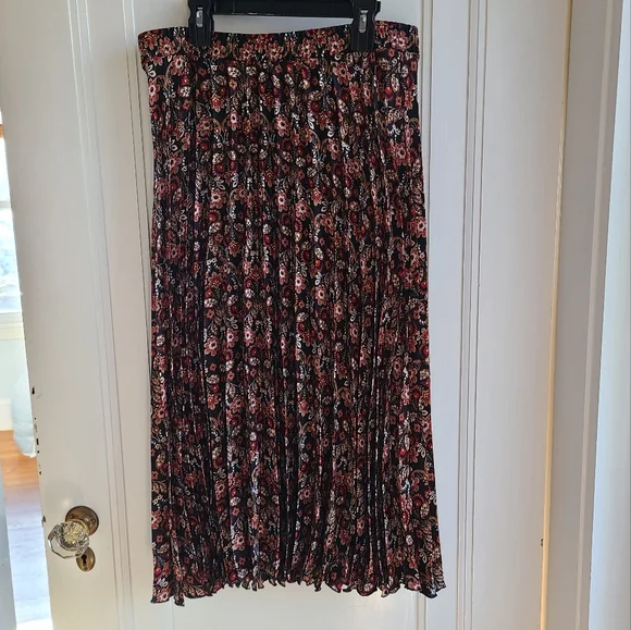 Max Studio Women's skirt - Picture 3 of 14